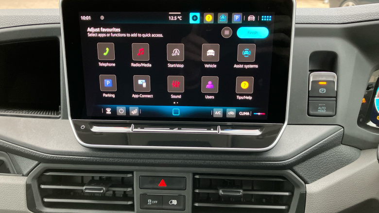 Volkswagen Crafter Cr35 Mwb Diesel Fwd 2.0 TDI 140PS Commerce Plus Low Roof Van